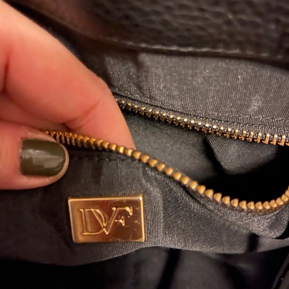 DVF Crossbody leather and suede chic bag! - Picture 2 of 3